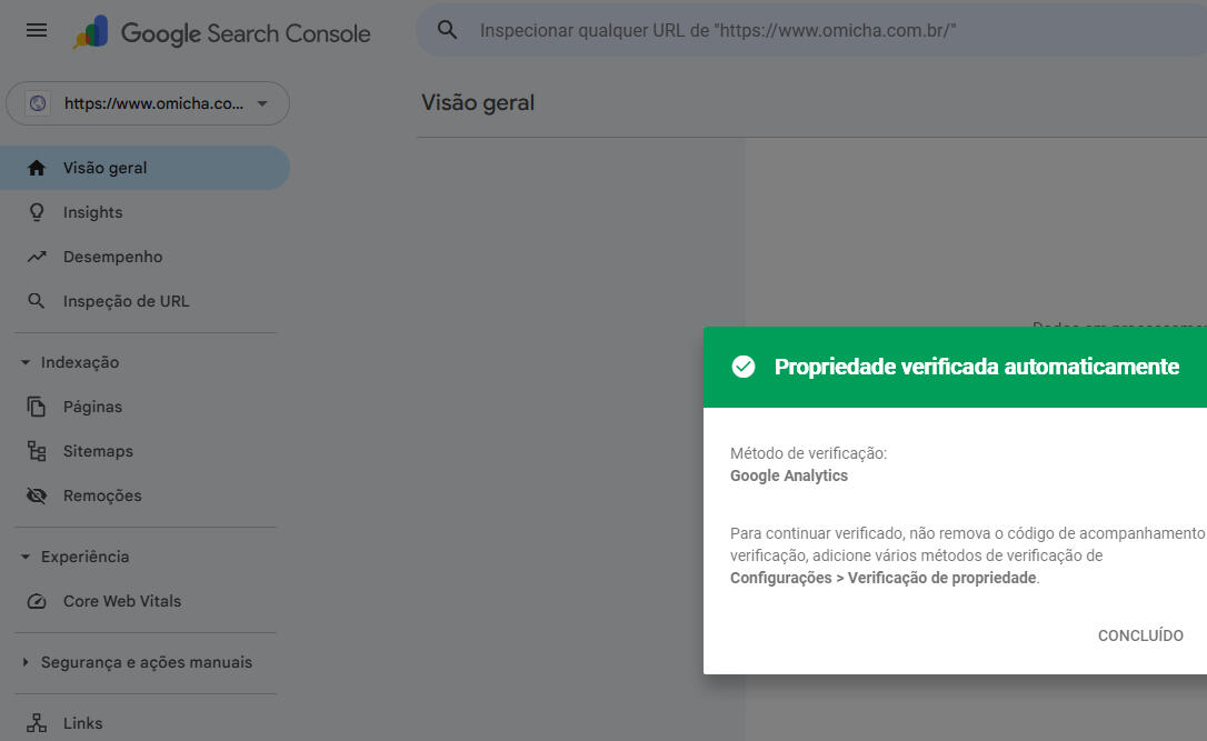 Print da tela do Google Search Console confirmando a propriedade verificada automaticamente via Tag HTML para o site Omi Chá Premium